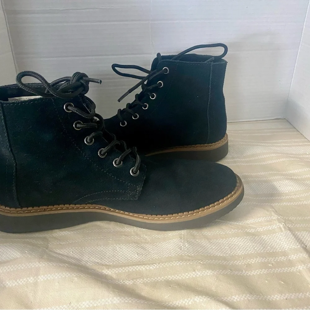 Toms Men's Black Porter Suede Boots with round toe size 9